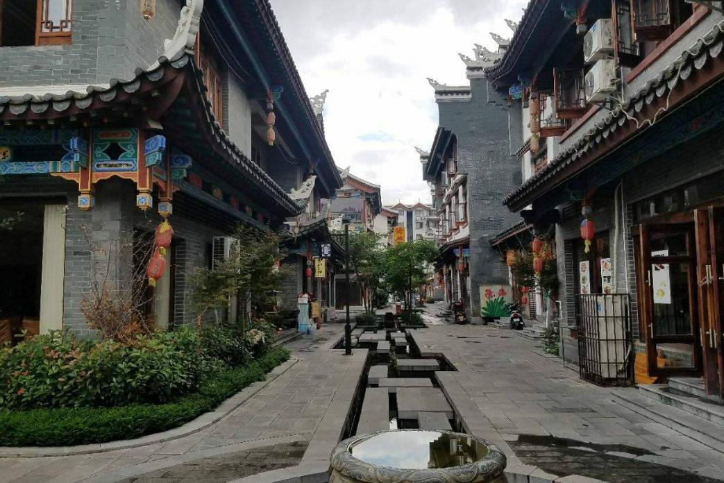 那些结婚到老了不生孩子的人 只剩下孤独 死了街坊四邻草草下葬 这一辈子有啥意义？